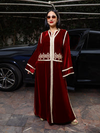 Caftan Velours Rouge – Broderie Élégante | Maison Lunaris