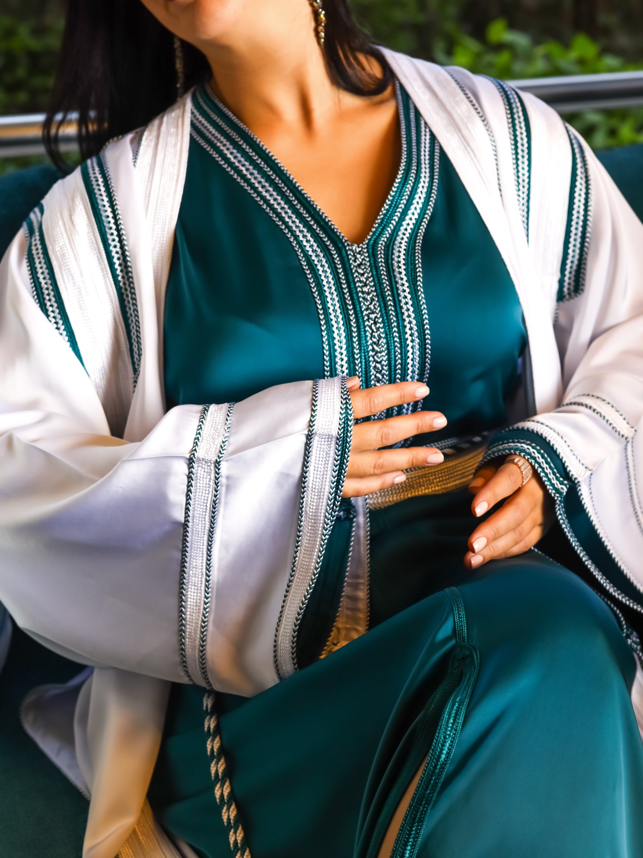 Caftan Deux Pièces en Drap de Soie – Élégance Absolue