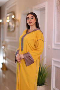 Duo Ensoleillé :Fusion de Jaune Éclatant et Rouge Brique