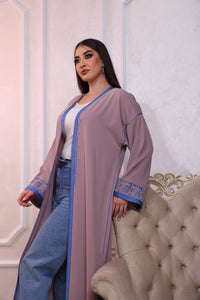 Élégance Bicolore : Kimono Blanc Noir et Taupe Bleu, Un Duo de Charme