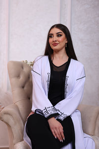 Élégance Bicolore : Kimono Blanc Noir et Taupe Bleu, Un Duo de Charme