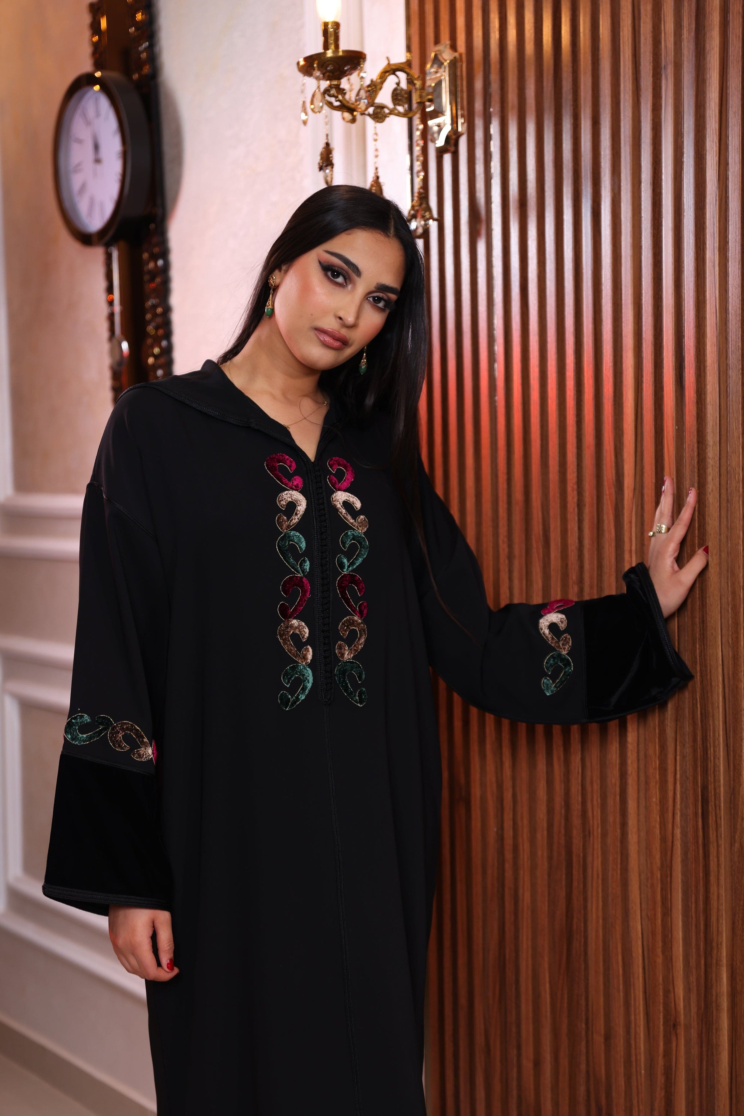 Djellaba Éclatante:Ibra Charkia, Symbole d'Authenticité et de Style