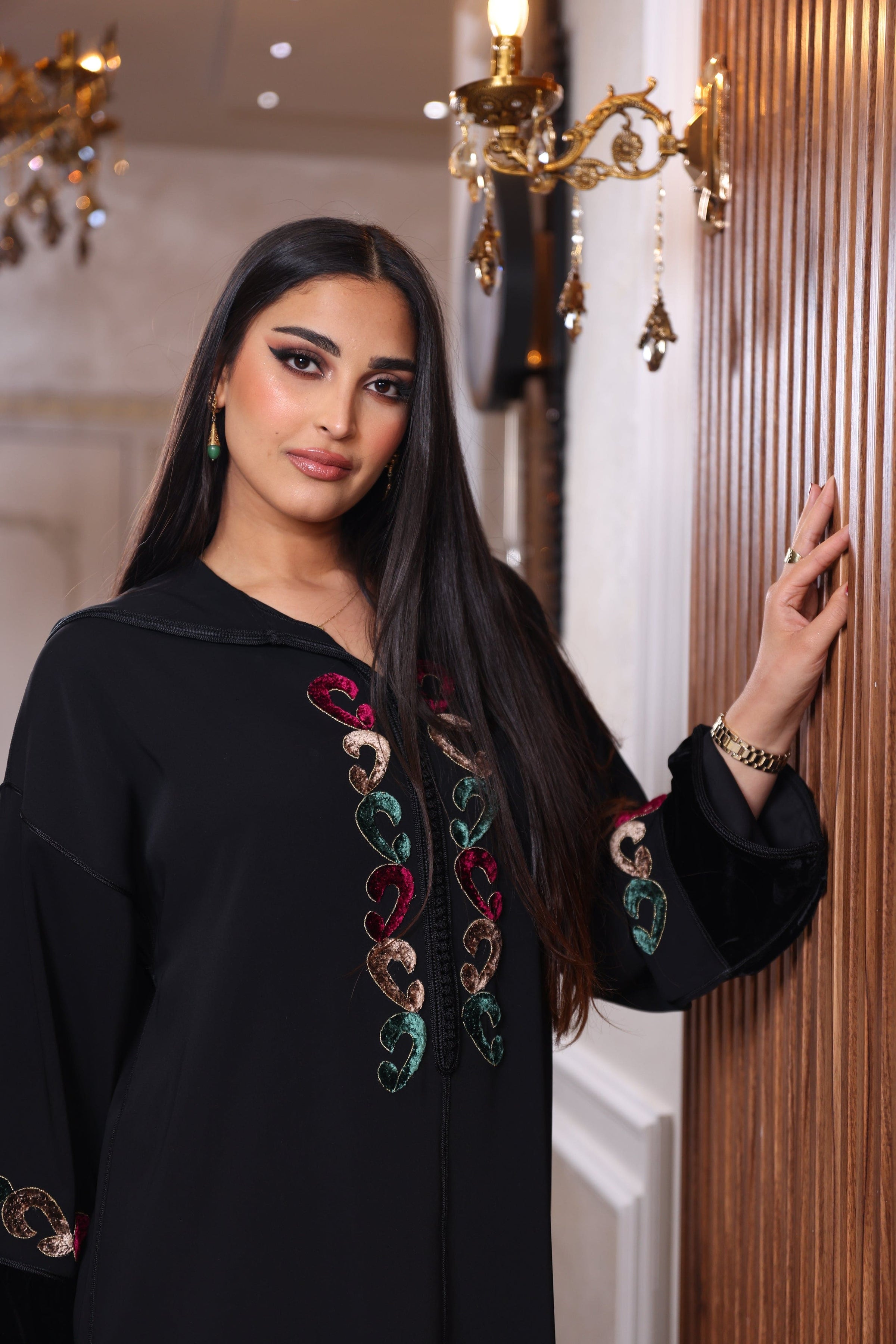 Djellaba Éclatante:Ibra Charkia, Symbole d'Authenticité et de Style