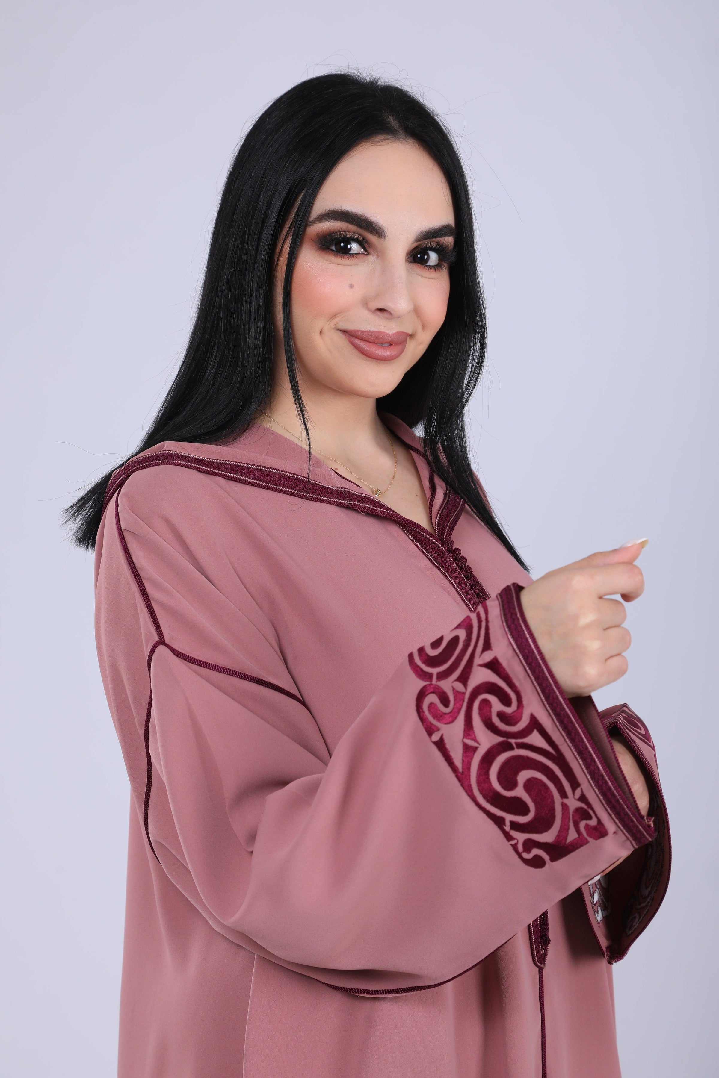 Djellaba en soie cachemire avec broderie artisanale