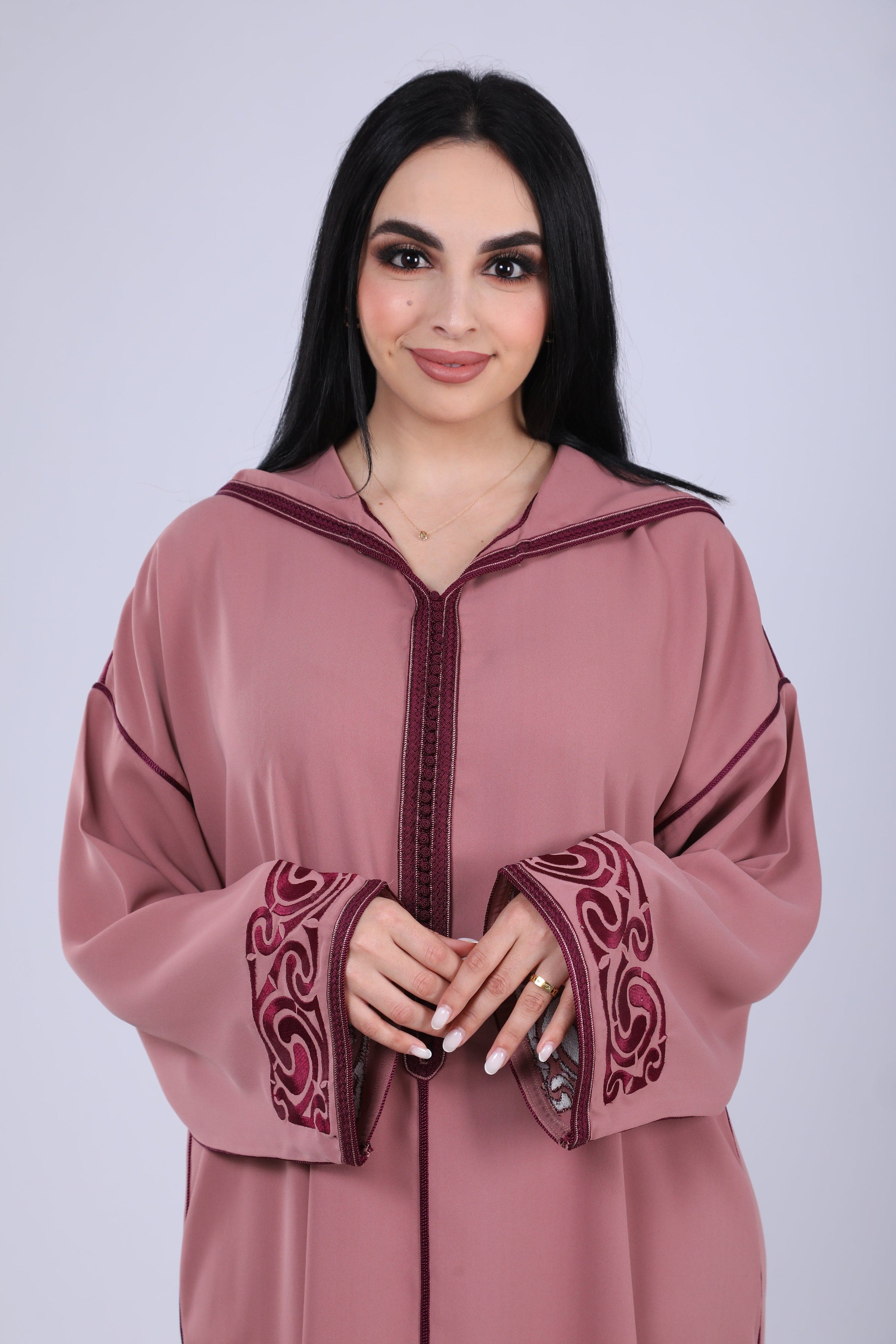 Djellaba en soie cachemire avec broderie artisanale