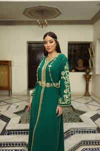 Caftan Émeraude Brodé : Élégance et Artisanat Exquis