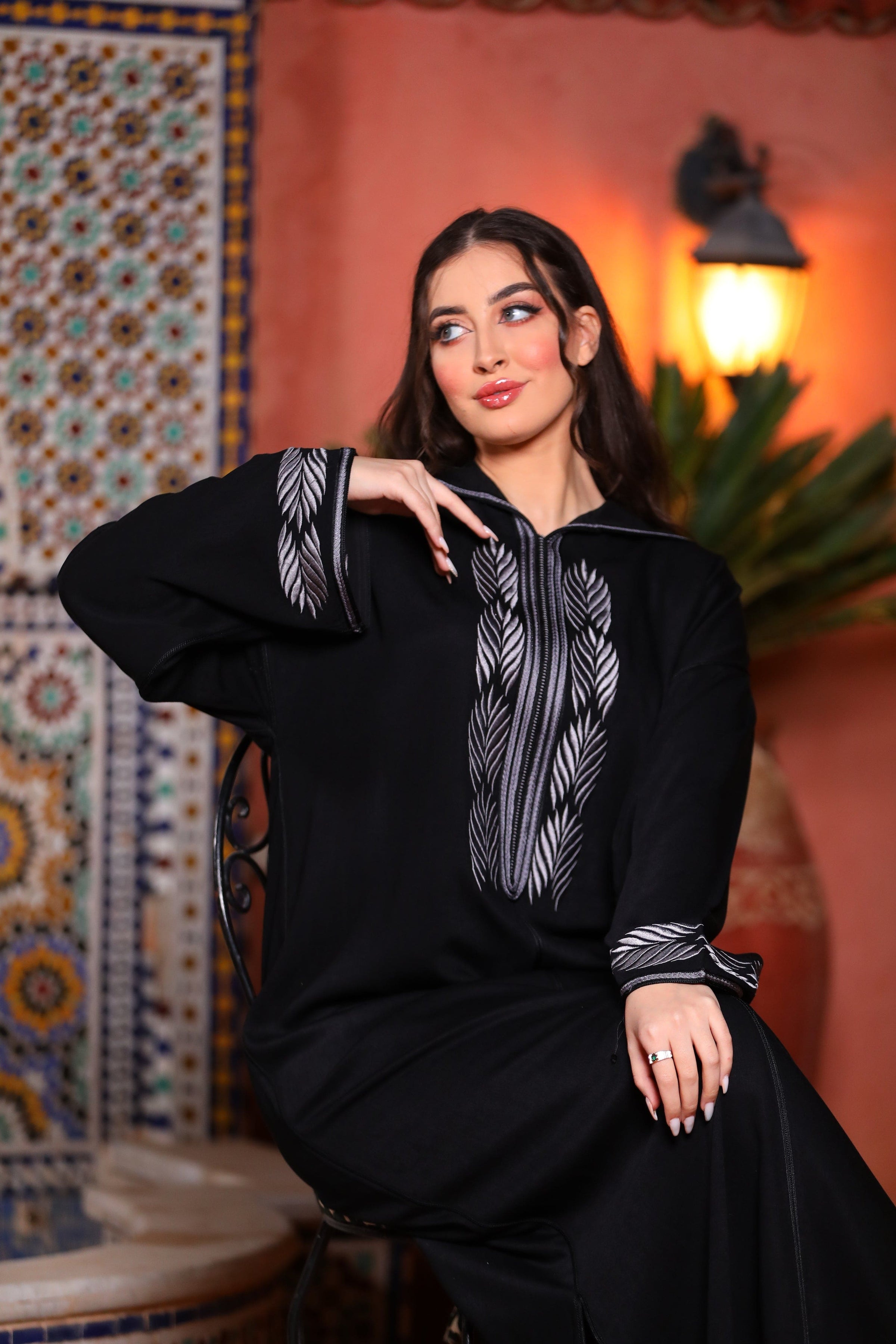 Djellabas Mlifa Noir et Violet, Broderie Raffinée en Gris et Violet