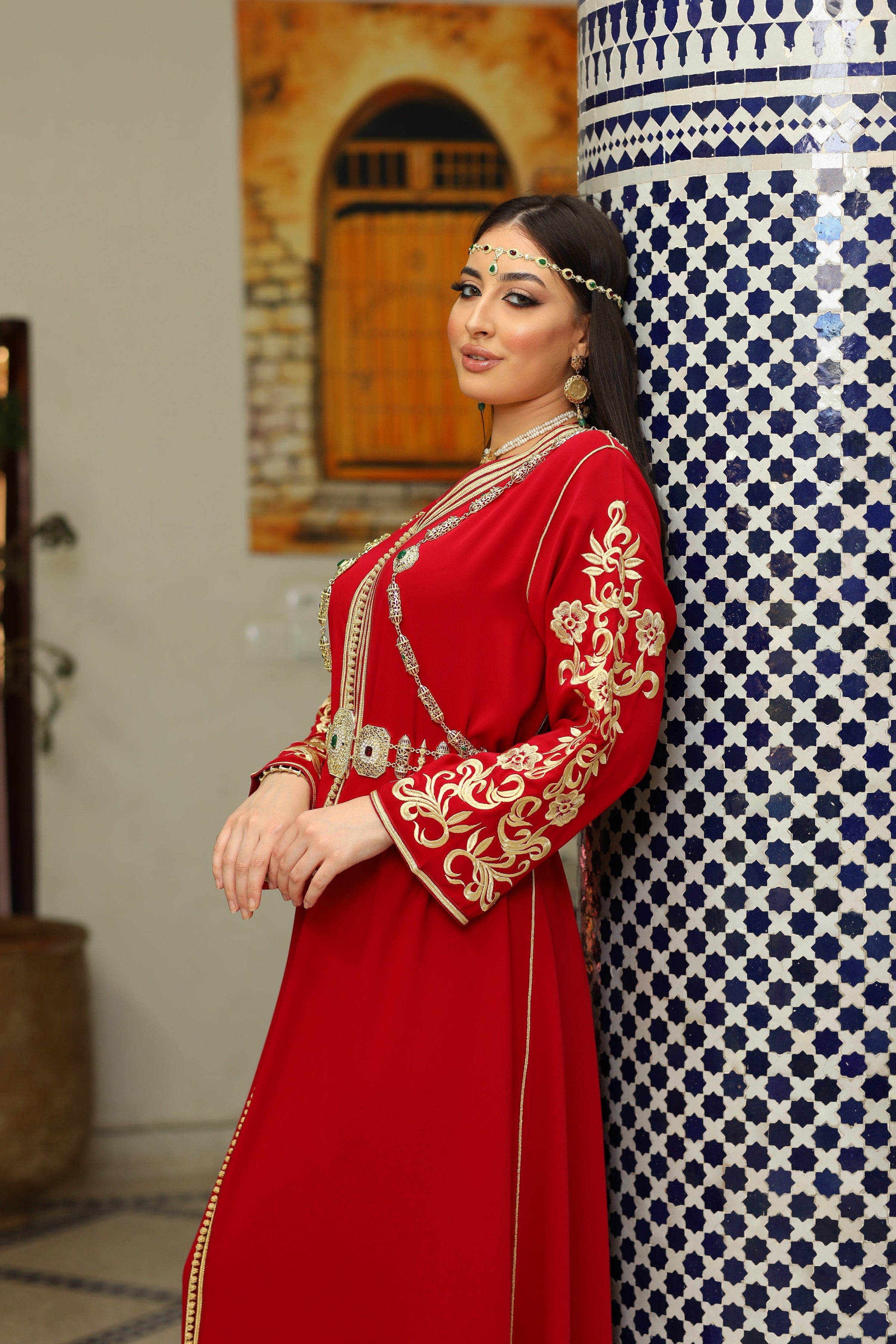 Caftan Émeraude Brodé : Élégance et Artisanat Exquis