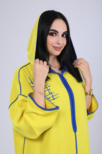 Élégante djellaba en crêpe de soie avec motifs brodés