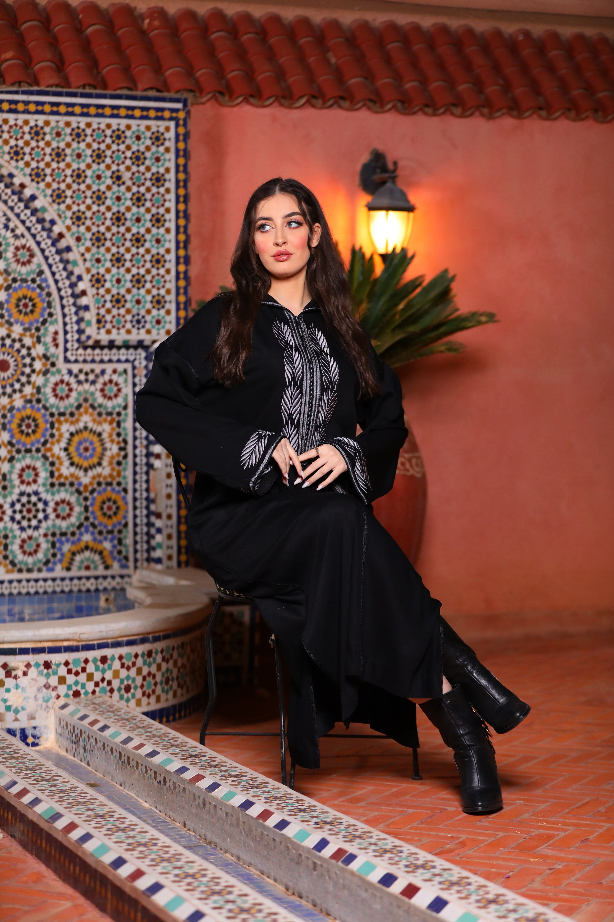 Djellabas Mlifa Noir et Violet, Broderie Raffinée en Gris et Violet